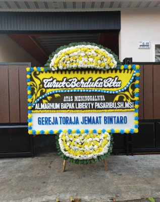Papan Bunga Duka di Duduksampeyan