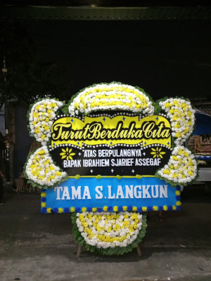 Papan Bunga Duka di Duduksampeyan